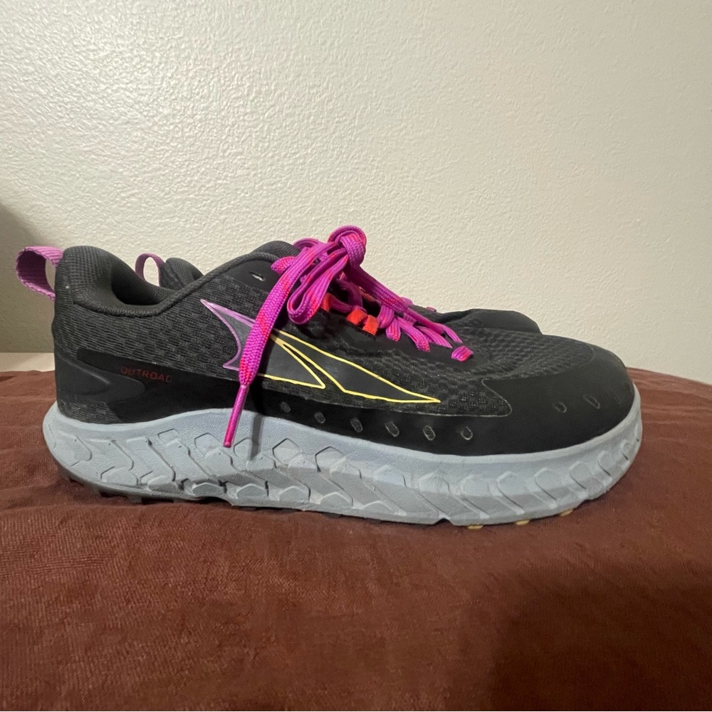 ALTRA Women's AL0A7R72 Outroad Trail Running Shoe Size 7.5